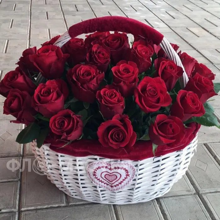 Корзина &laquo;35 роз в корзине&raquo;
