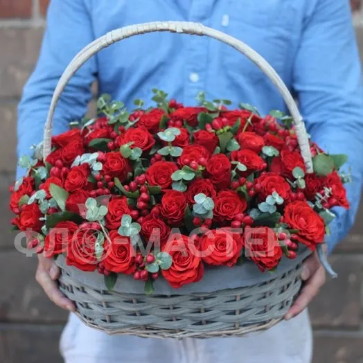 Корзина  &laquo;51 роза&raquo;