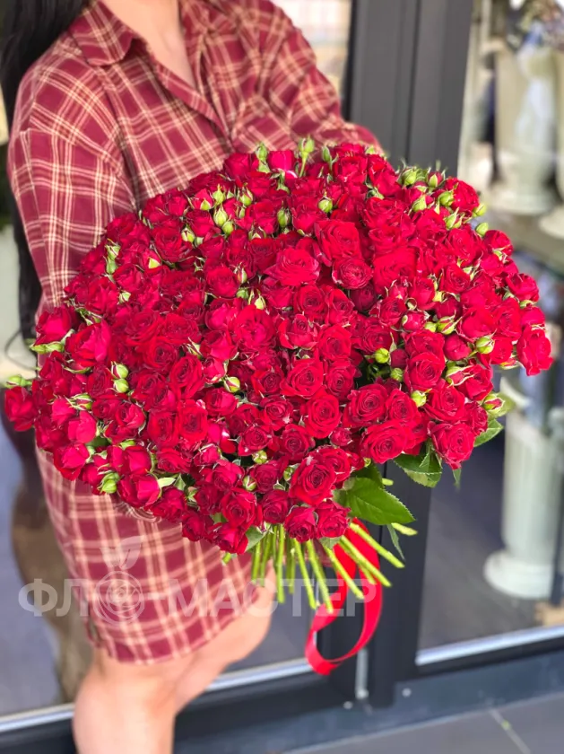 Красные кустовые розы (51шт)