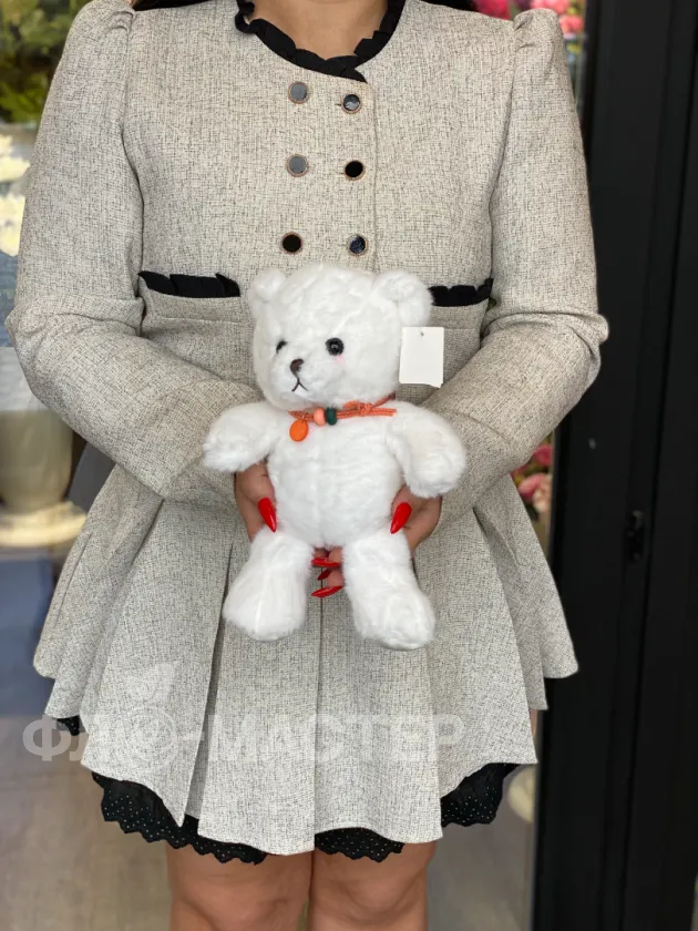 Мишка с бусами