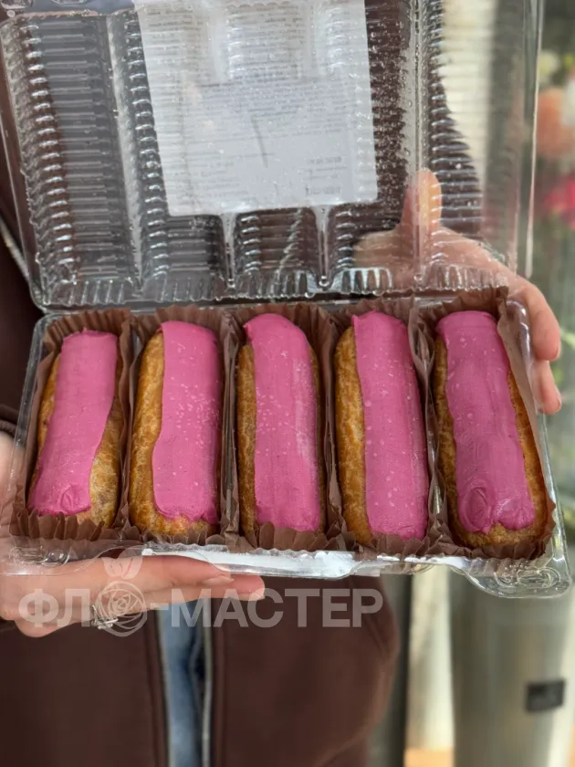 Пирожное заварное &laquo;Эклер Ягодный&raquo;