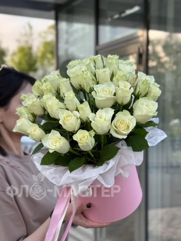 Коробка белых роз &laquo;M&raquo; 41шт