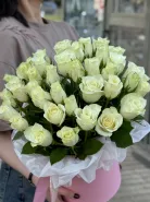 Коробка белых роз &laquo;M&raquo; 41шт 1