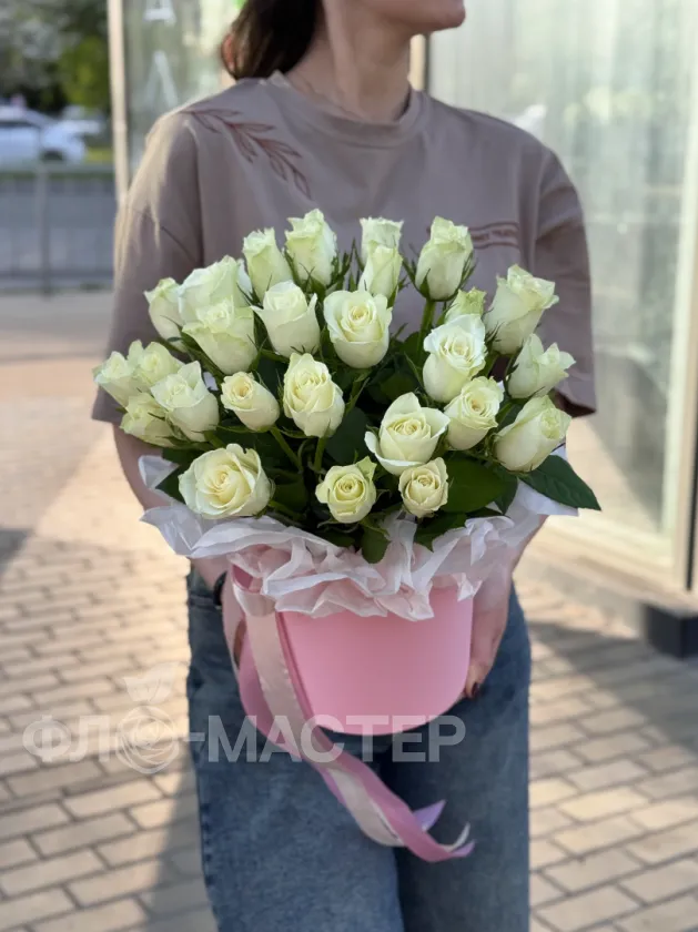 Коробка белых роз &laquo;S&raquo; 31шт