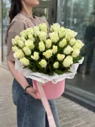 Коробка белых роз &laquo;L&raquo; 51шт 2