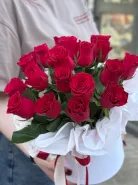 Коробка красных роз &laquo;S&raquo; 19шт 1
