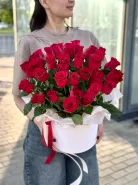 Коробка красных роз &laquo;L&raquo; 35шт 2