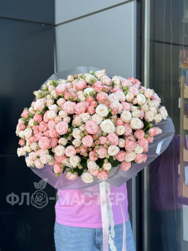 Букет &laquo;Пионовидная кустовая роза 51 шт&raquo;