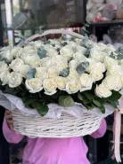 Корзина &laquo;101 роза с эвкалиптом&raquo; 1