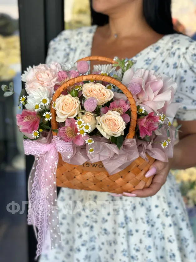 Композиция из цветов &laquo;Первая встреча&raquo;