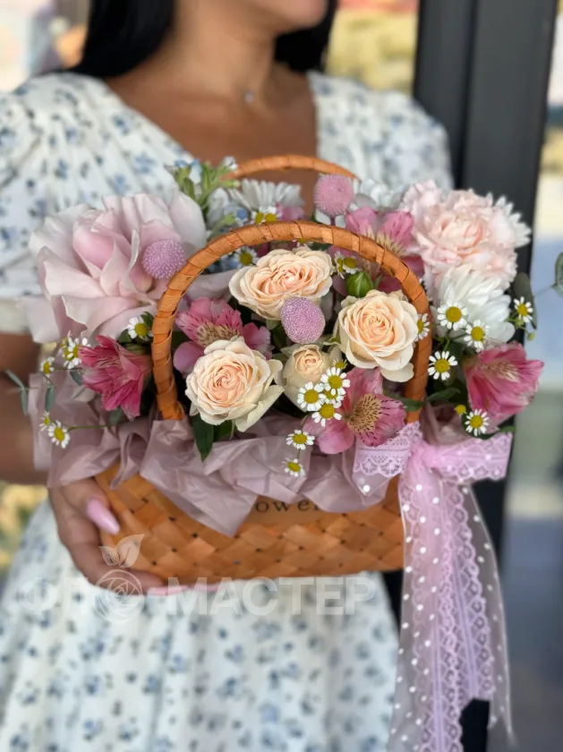 Композиция из цветов &laquo;Первая встреча&raquo;