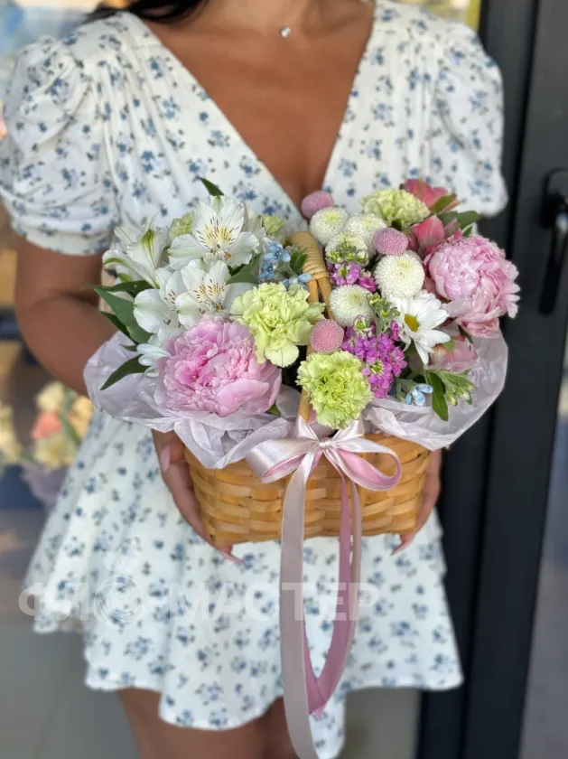 Композиция с пионами &laquo;Сладость вечера&raquo;