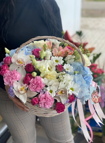 Корзина «Океан тайн» от интернет-магазина цветов в 