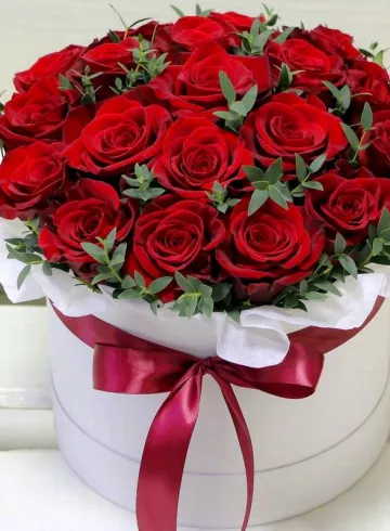 Композиция &laquo;Любовь алых роз&raquo; от интернет-магазина цветов в 