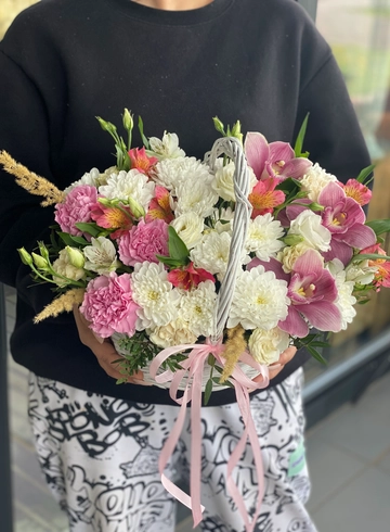 Композиция «Воздушная корзинка» от интернет-магазина цветов в 