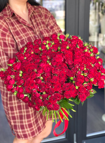 Красные кустовые розы (51шт) от интернет-магазина цветов в 