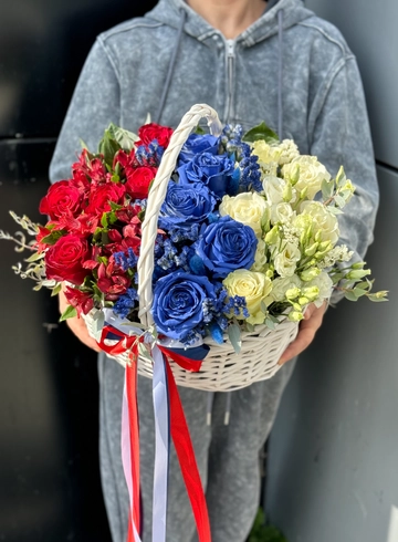 Корзина «Патриот» от интернет-магазина цветов в 