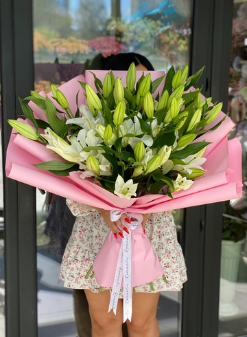 Букет «Лилии»  от интернет-магазина цветов в 