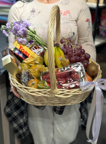 Корзина фруктов «Феерия» от интернет-магазина цветов в 