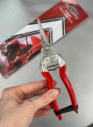 Флористический секатор от интернет-магазина цветов в 