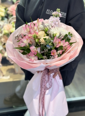 Букет «Любуясь весной» от интернет-магазина цветов в 