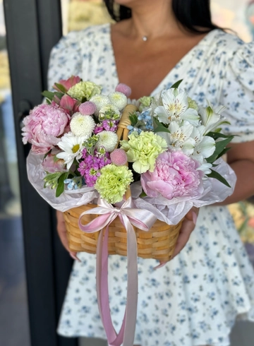 Композиция с пионами «Сладость вечера» от интернет-магазина цветов в 